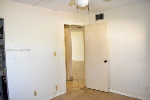 Condo in Sunrise, Florida, 2 bedrooms  № 1971924 - photo 17