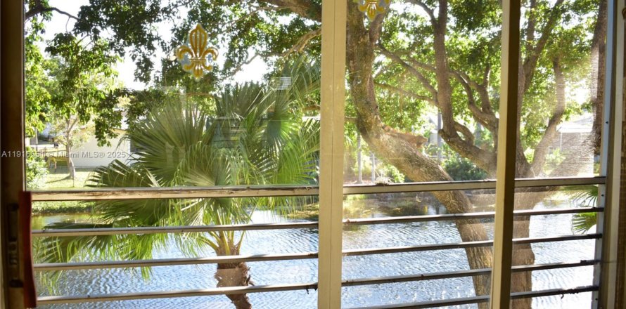 Condo in Sunrise, Florida, 2 bedrooms  № 1971924