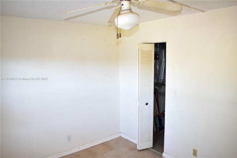 Condo in Sunrise, Florida, 2 bedrooms  № 1971924 - photo 15