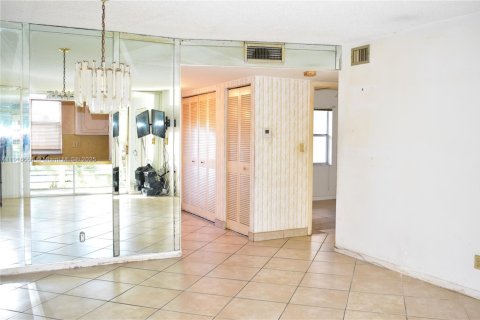 Condo in Sunrise, Florida, 2 bedrooms  № 1971924 - photo 3