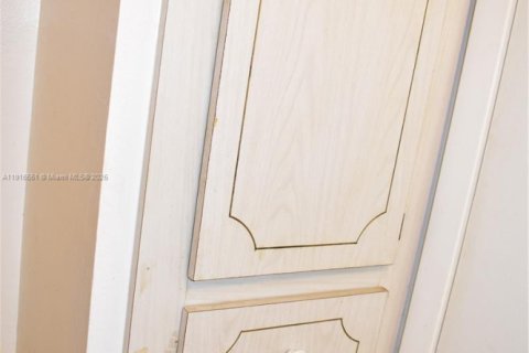 Condo in Sunrise, Florida, 2 bedrooms  № 1971924 - photo 14