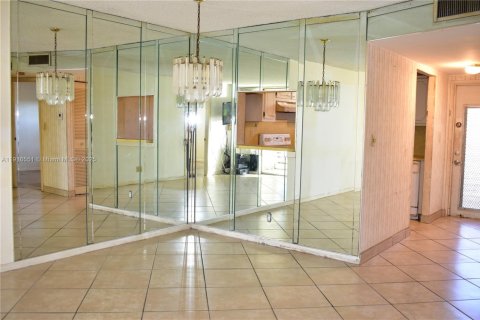Condo in Sunrise, Florida, 2 bedrooms  № 1971924 - photo 4