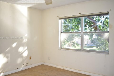 Condo in Sunrise, Florida, 2 bedrooms  № 1971924 - photo 9