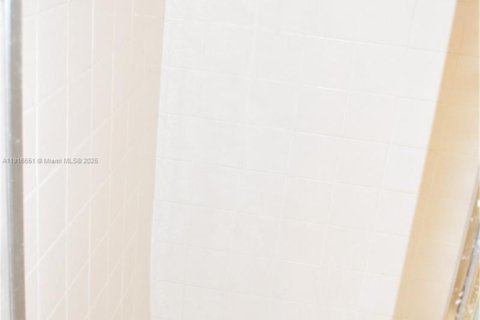 Condo in Sunrise, Florida, 2 bedrooms  № 1971924 - photo 13