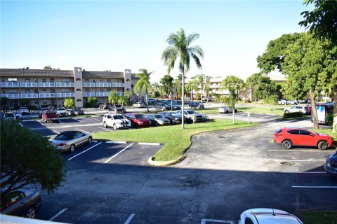Condo in Sunrise, Florida, 2 bedrooms  № 1971924 - photo 20