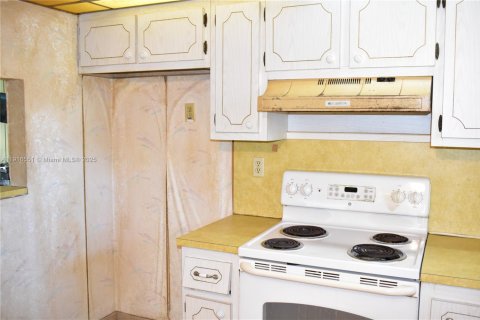 Condo in Sunrise, Florida, 2 bedrooms  № 1971924 - photo 6