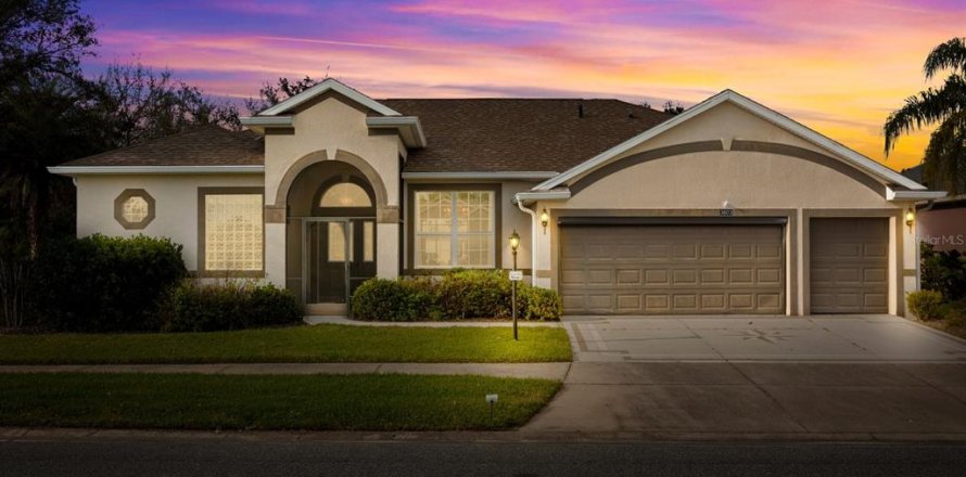 House in Leesburg, Florida 2 bedrooms, 222.87 sq.m. № 1516830