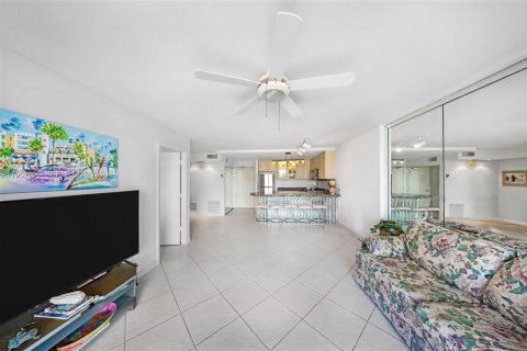 Condo in Miami Beach, Florida, 1 bedroom  № 2009774 - photo 12