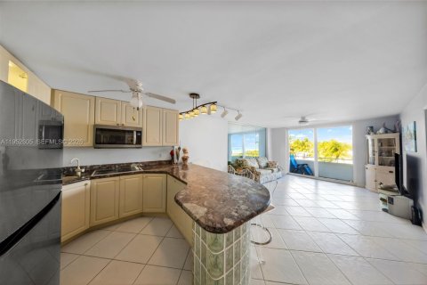 Condo in Miami Beach, Florida, 1 bedroom  № 2009774 - photo 7