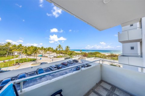 Condo in Miami Beach, Florida, 1 bedroom  № 2009774 - photo 19