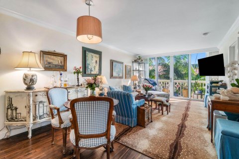 Condo in Palm Beach, Florida, 2 bedrooms  № 1054909 - photo 1