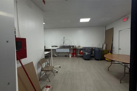 Commercial property in Saint Petersburg, Florida 868.91 sq.m. № 1800590 - photo 15