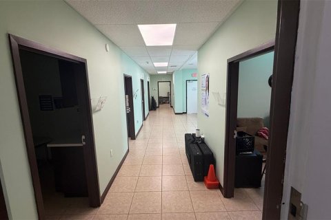 Commercial property in Saint Petersburg, Florida 868.91 sq.m. № 1800590 - photo 16