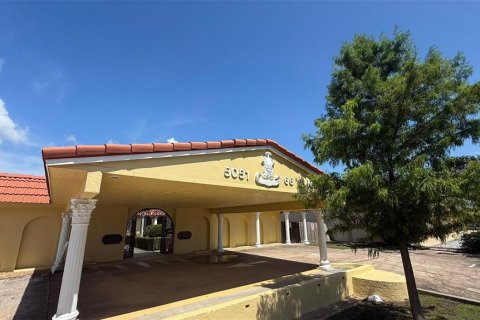 Commercial property in Saint Petersburg, Florida 868.91 sq.m. № 1800590 - photo 3