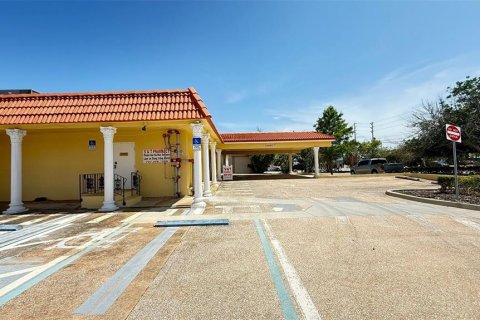 Commercial property in Saint Petersburg, Florida 868.91 sq.m. № 1800590 - photo 4