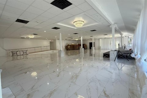 Commercial property in Saint Petersburg, Florida 868.91 sq.m. № 1800590 - photo 23