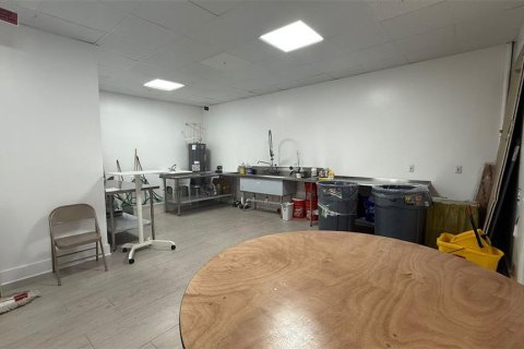 Commercial property in Saint Petersburg, Florida 868.91 sq.m. № 1800590 - photo 22