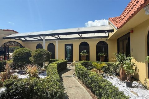 Commercial property in Saint Petersburg, Florida 868.91 sq.m. № 1800590 - photo 7