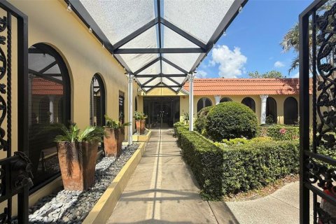 Commercial property in Saint Petersburg, Florida 868.91 sq.m. № 1800590 - photo 10