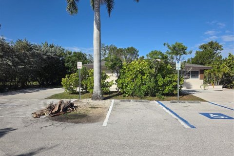 Propiedad comercial en venta en Punta Gorda, Florida, 2 dormitorios, 109.81 m2 № 2166560 - foto 2