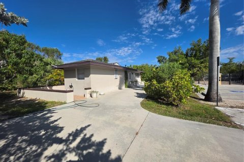 Propiedad comercial en venta en Punta Gorda, Florida, 2 dormitorios, 109.81 m2 № 2166560 - foto 18