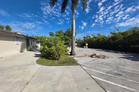 Propiedad comercial en venta en Punta Gorda, Florida, 2 dormitorios, 109.81 m2 № 2166560 - foto 19