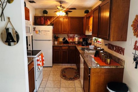 Villa ou maison à vendre à Stuart, Floride: 2 chambres, 91.42 m2 № 2191982 - photo 4