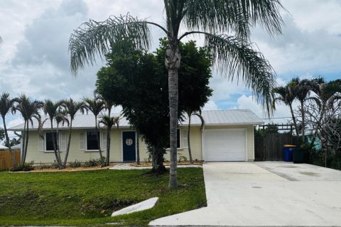 House in Stuart, Florida 2 bedrooms, 91.42 sq.m. № 2191982