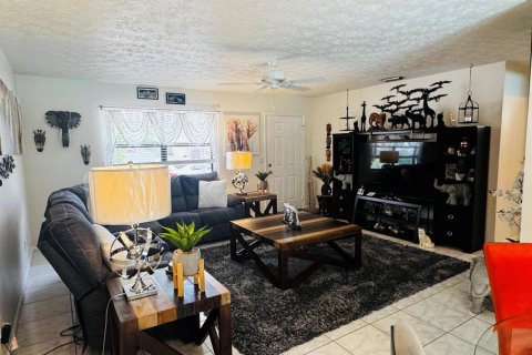 Villa ou maison à vendre à Stuart, Floride: 2 chambres, 91.42 m2 № 2191982 - photo 2