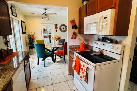 Villa ou maison à vendre à Stuart, Floride: 2 chambres, 91.42 m2 № 2191982 - photo 5