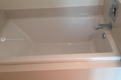 Copropriété à vendre à Miami, Floride: 2 chambres, 111.02 m2 № 1973124 - photo 6