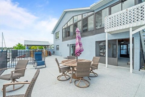 House in Hernando Beach, Florida 5 bedrooms, 162.67 sq.m. № 1846417 - photo 3