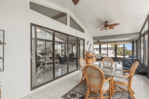 House in Hernando Beach, Florida 5 bedrooms, 162.67 sq.m. № 1846417 - photo 24