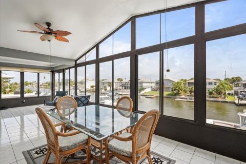 House in Hernando Beach, Florida 5 bedrooms, 162.67 sq.m. № 1846417 - photo 23