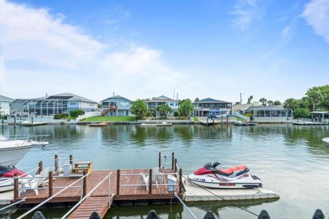 House in Hernando Beach, Florida 5 bedrooms, 162.67 sq.m. № 1846417 - photo 2
