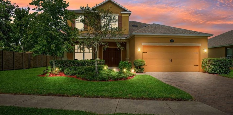 House in Lutz, Florida 5 bedrooms, 295.71 sq.m. № 1869780