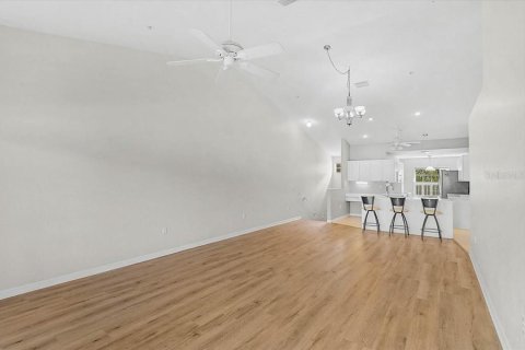 Condo in Bradenton, Florida, 2 bedrooms  № 2210001 - photo 14