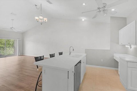Condo in Bradenton, Florida, 2 bedrooms  № 2210001 - photo 13