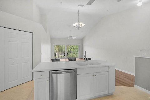 Condo in Bradenton, Florida, 2 bedrooms  № 2210001 - photo 12