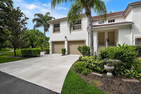 Condo in Bradenton, Florida, 2 bedrooms  № 2210001 - photo 2