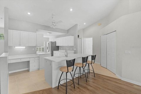 Condo in Bradenton, Florida, 2 bedrooms  № 2210001 - photo 8