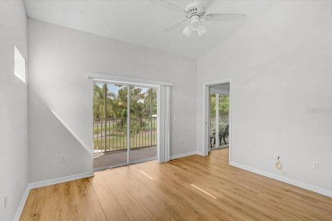 Condo in Bradenton, Florida, 2 bedrooms  № 2210001 - photo 22