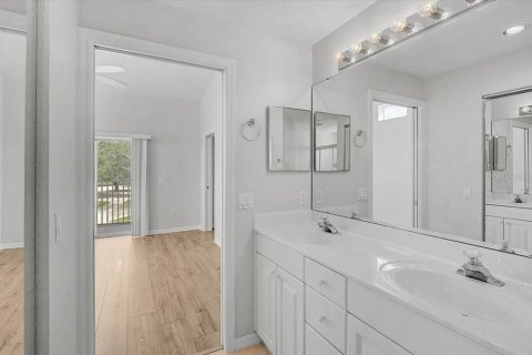Condo in Bradenton, Florida, 2 bedrooms  № 2210001 - photo 24