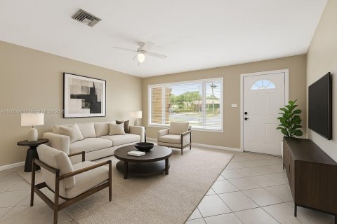 House in Pompano Beach, Florida 3 bedrooms, 111.02 sq.m. № 1871287 - photo 2