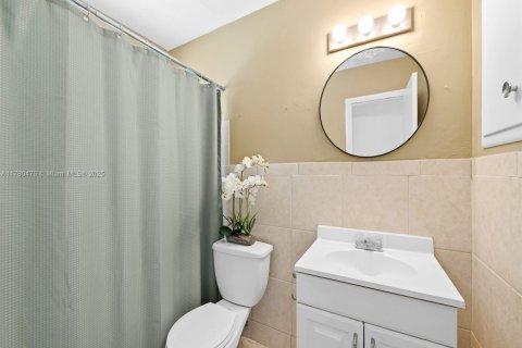 House in Pompano Beach, Florida 3 bedrooms, 111.02 sq.m. № 1871287 - photo 15