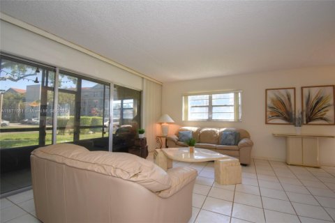 Condo in Pembroke Pines, Florida, 2 bedrooms  № 1920114 - photo 14