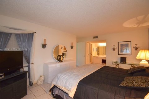 Condo in Pembroke Pines, Florida, 2 bedrooms  № 1920114 - photo 18
