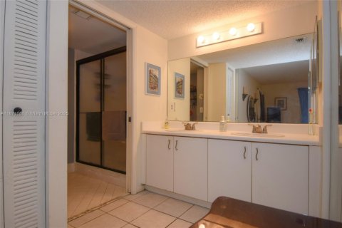 Condo in Pembroke Pines, Florida, 2 bedrooms  № 1920114 - photo 20