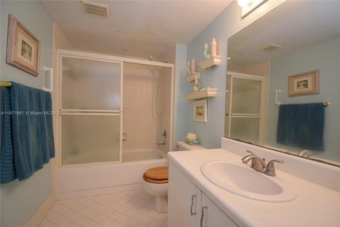 Condo in Pembroke Pines, Florida, 2 bedrooms  № 1920114 - photo 23