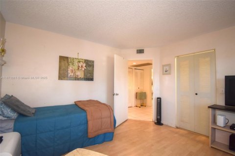 Condo in Pembroke Pines, Florida, 2 bedrooms  № 1920114 - photo 21
